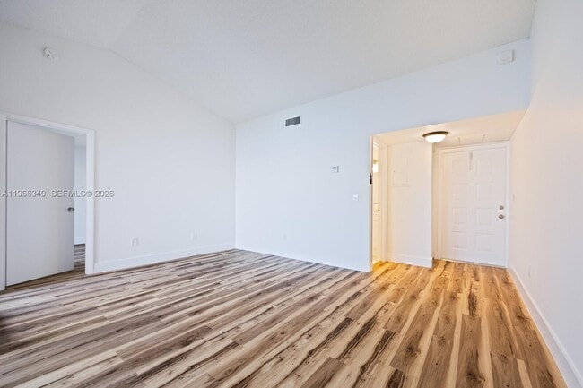 Foto del edificio - 889 Hamilton Dr