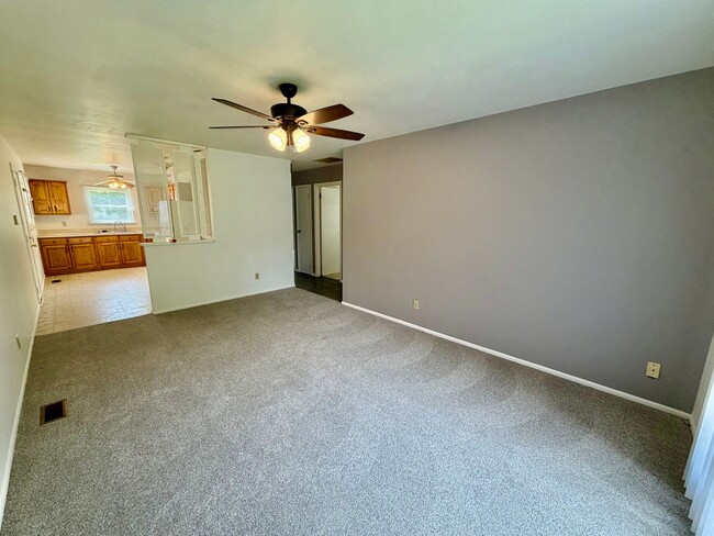 Building Photo - 1240 Dogwood Ln