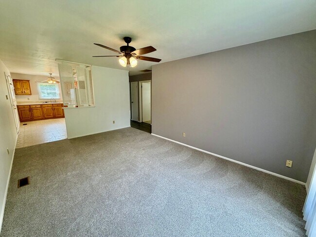 Foto del edificio - 1240 Dogwood Ln