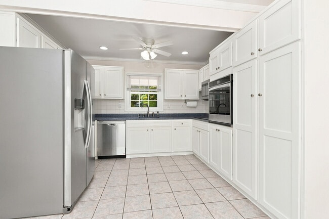 Building Photo - 12823 Holiday Ln