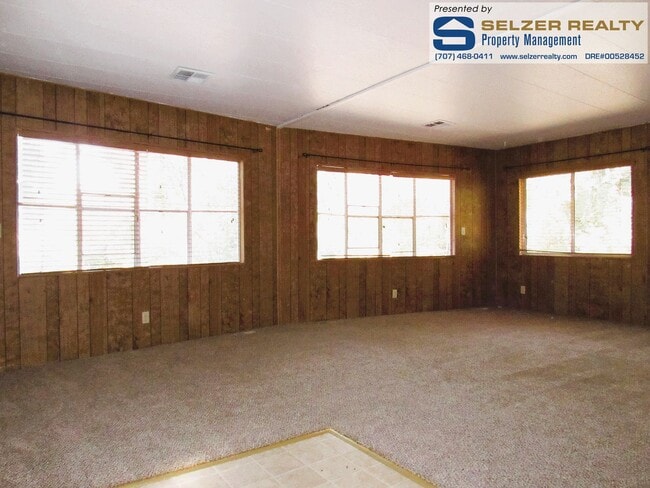 Foto del edificio - Roomy 2 bd. mobile w/ big yard in a countr...