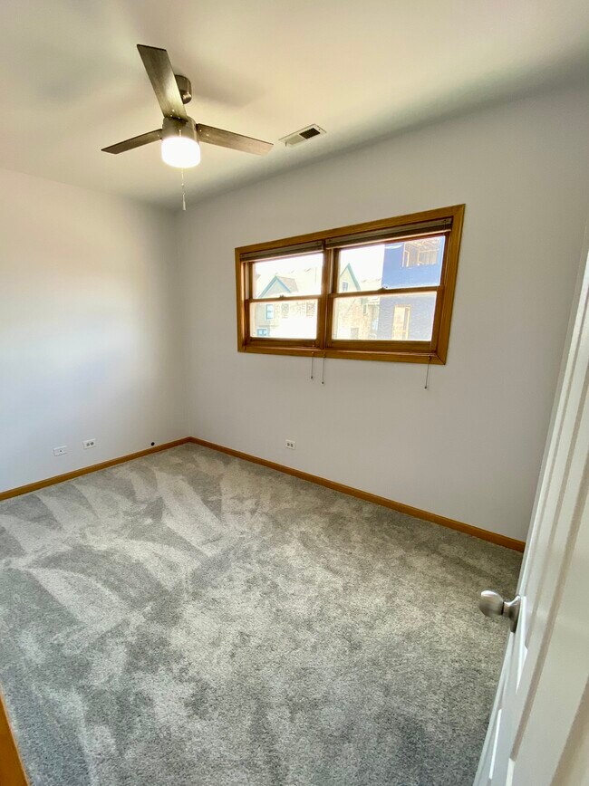 Building Photo - 1359 W Hubbard St