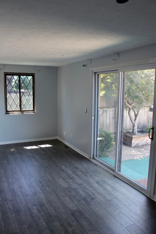 Building Photo - 7451 Saxony Dr