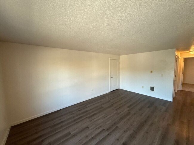 Foto del edificio - 918 Bryan Ct