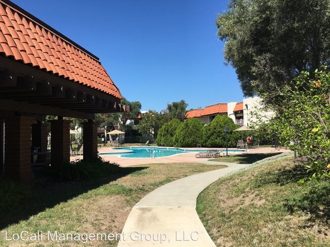 Building Photo - 2 br, 1 bath Apartment - 6878 Navajo Rd #20