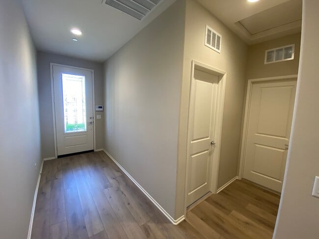 Building Photo - Desert Paradise Near You!