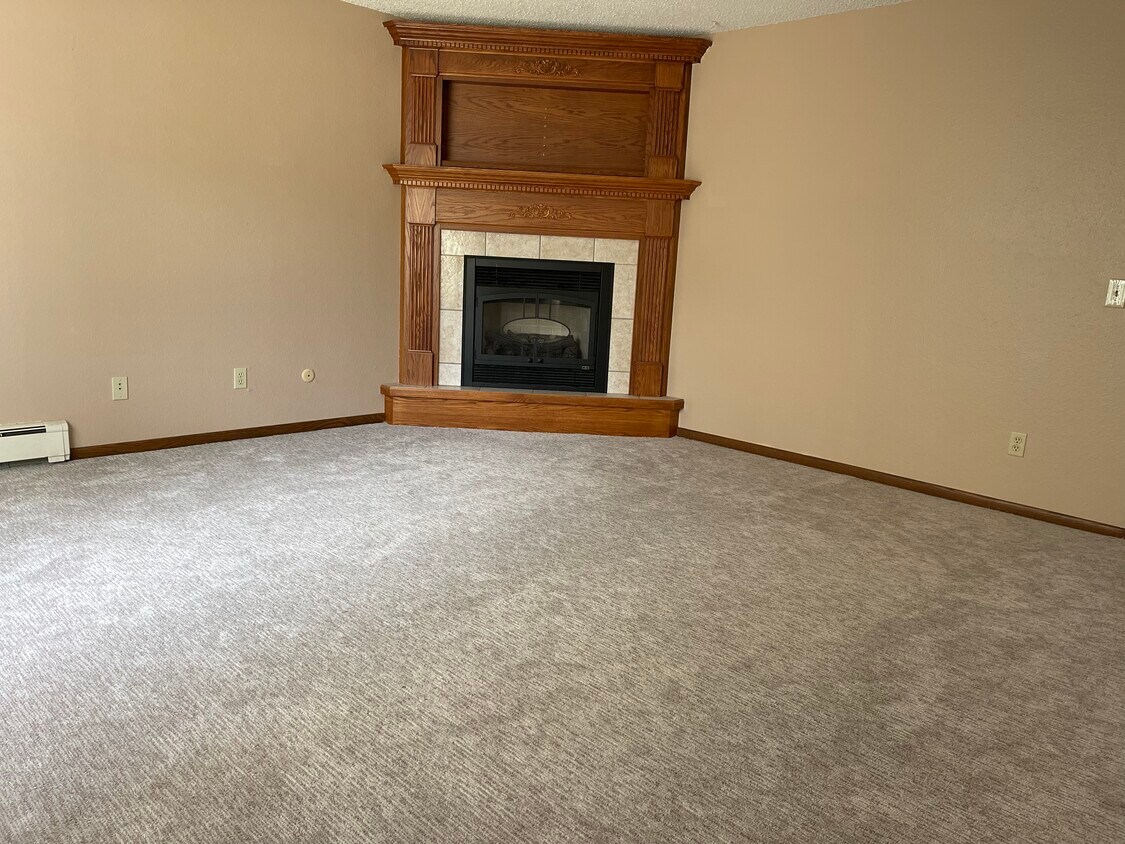 1217 Greenhill Dr, Thief River Falls, MN 56701 Townhome Rentals in