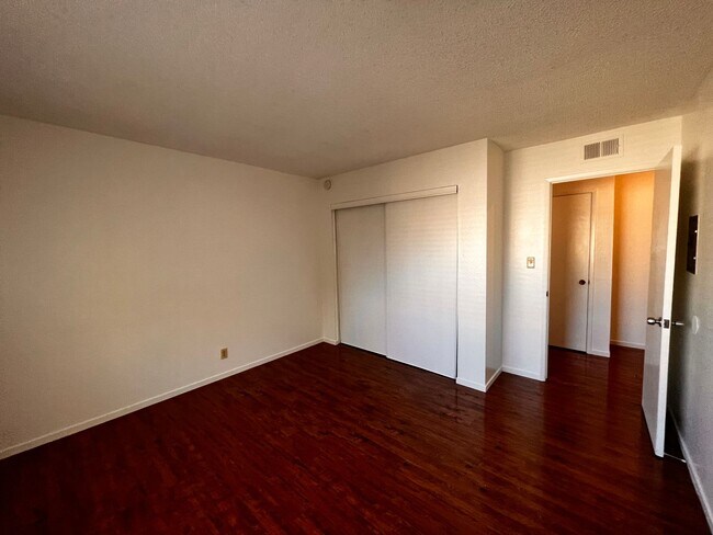 Building Photo - Greenback 6439 #4