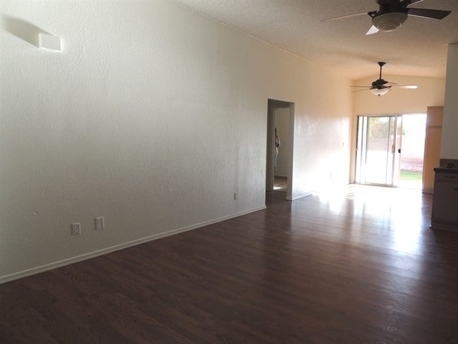 Building Photo - 3036 Quantana Way