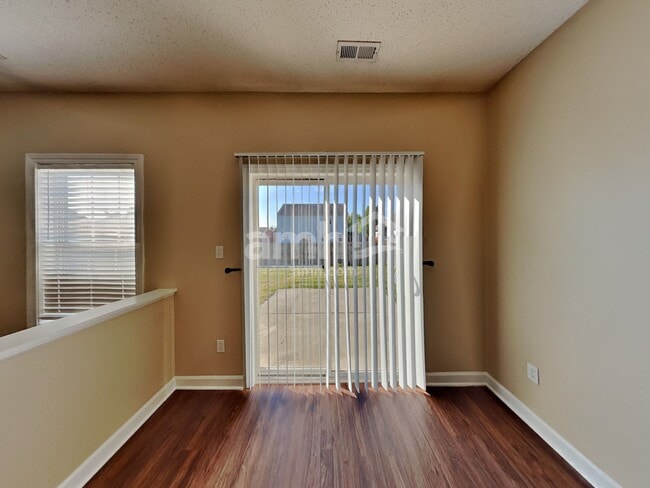 Building Photo - 9675 Lomax Dr