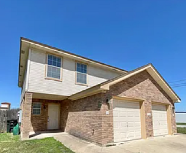 Building Photo - 1301 Chips Dr