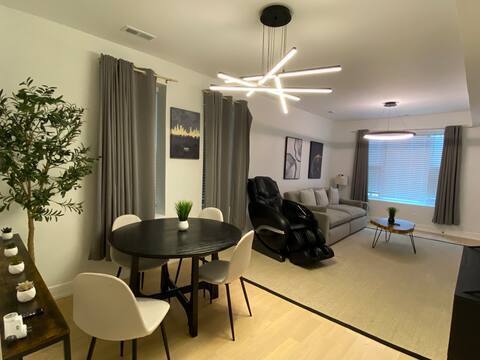 Building Photo - 2943 N Gresham Ave