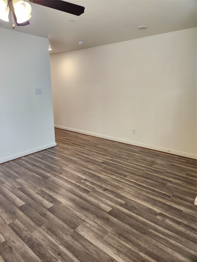 Foto del edificio - 21155 Gosling Rd