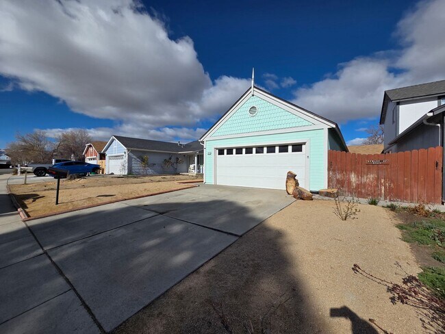 Building Photo - Customized 2 bedroom House in the Heart of Sparks! Completely Remodeled
