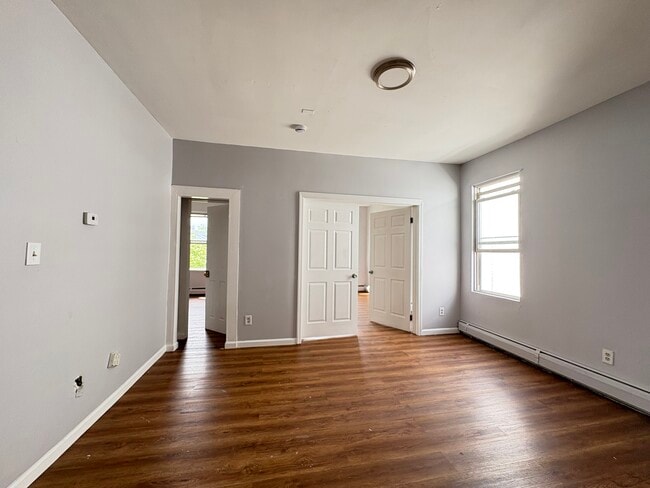 Building Photo - 1104 Grove St