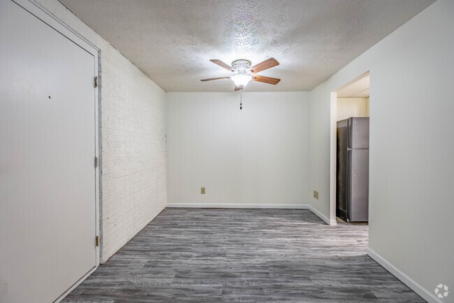 1BR, 1BA - 872SF - Dining Room - Oaks Apartments