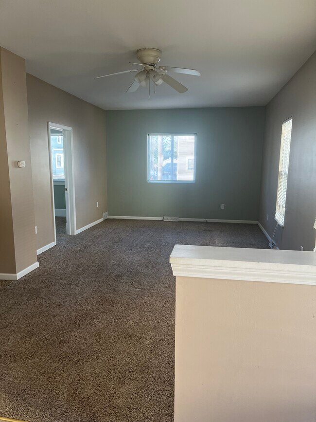 Foto del edificio - 1021 W 4th St