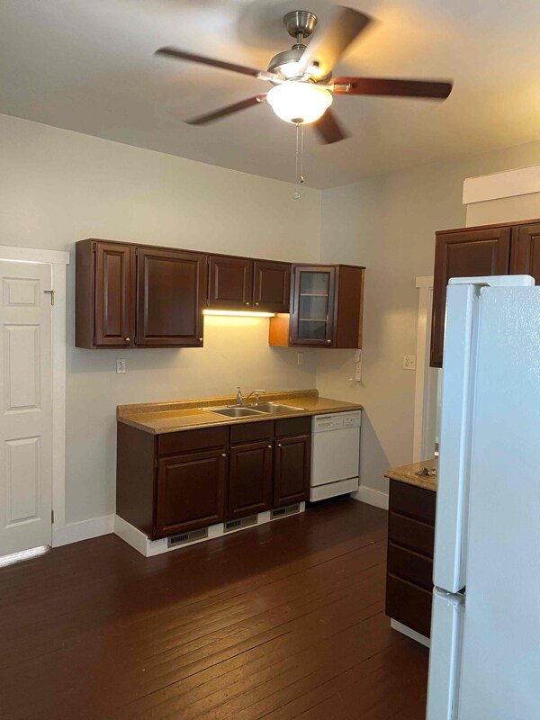 Foto del edificio - 229 Burns Ave