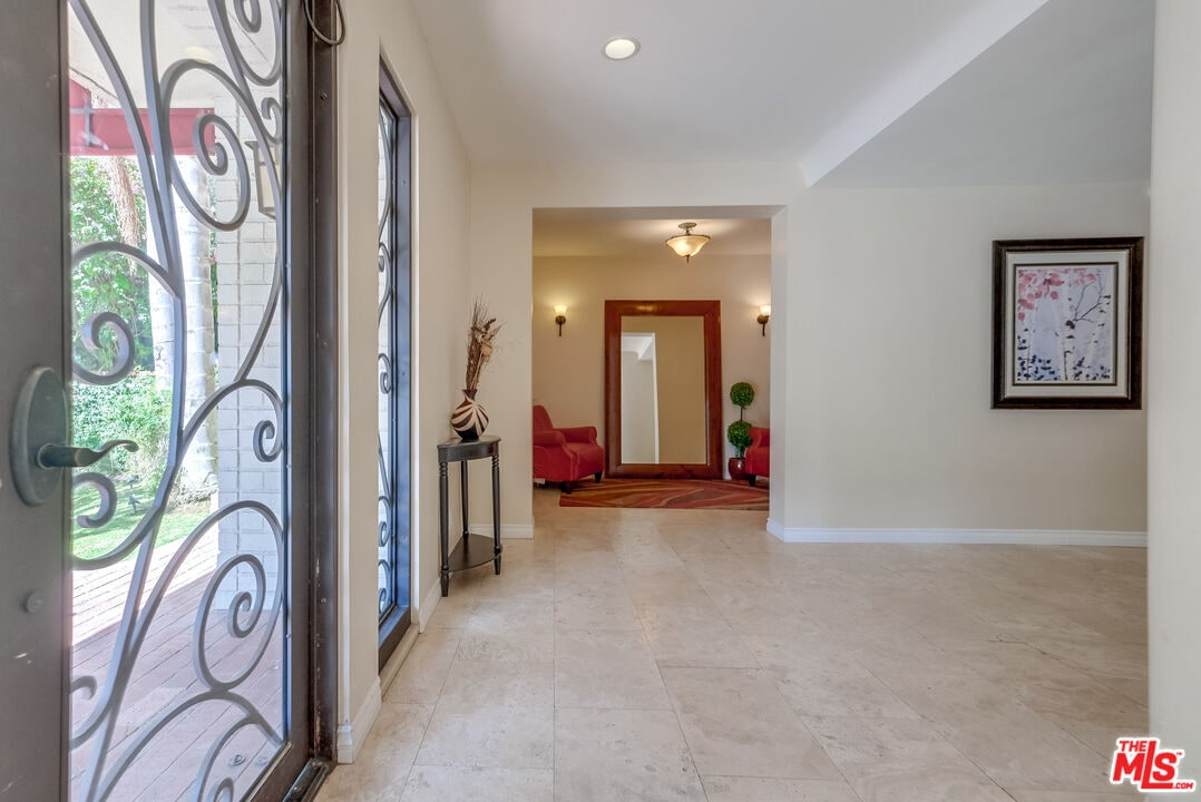 Foto principal - 10645 Wilshire Blvd