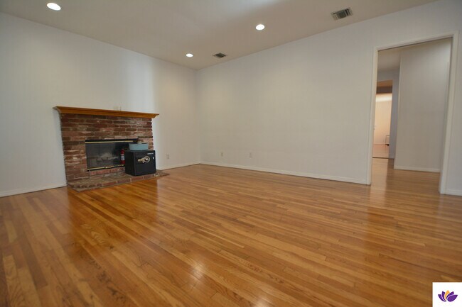 Foto del edificio - 5184 Canoga Ave