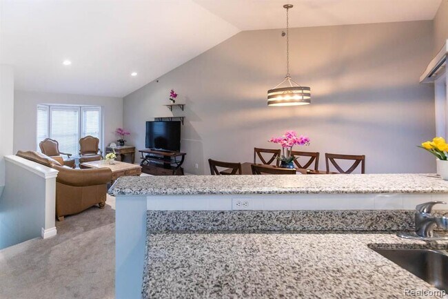 Foto del edificio - 1560 W Lakeview Ln