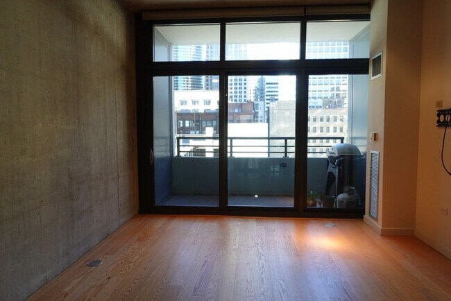 Building Photo - 235 W Van Buren St
