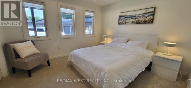 Photo du bâtiment - 253 Crescent Bay Ln