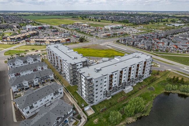 Building Photo - Chappelle 28