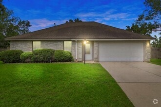 Building Photo - 2035 Woodhue Dr
