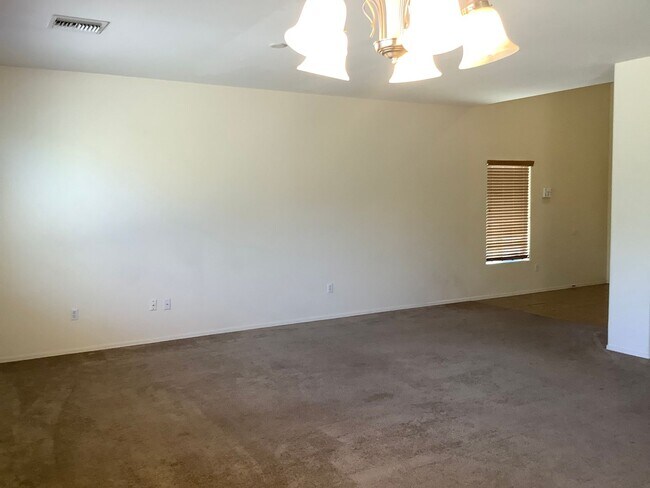 Building Photo - NORTHWEST HOME FOR RENT