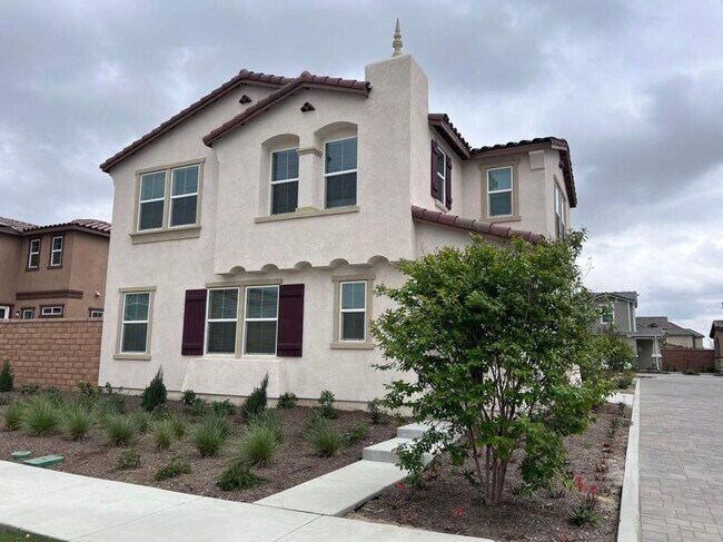 Building Photo - 5 Bedrooms For Rent - 3970 E Catalina St