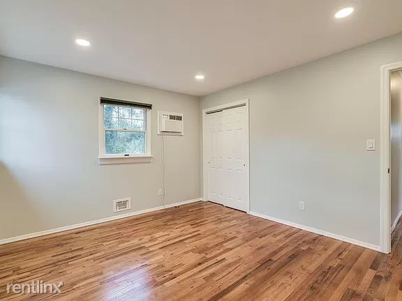 Building Photo - 3 br, 1 bath House - 3383 Lyell Rd