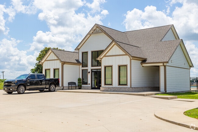Clubhouse - The Villas at Charleston Oaks