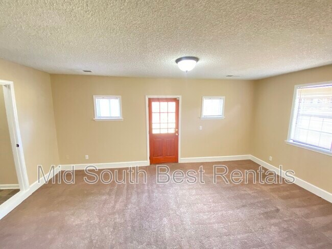 Building Photo - 858 Bramblewood Ln
