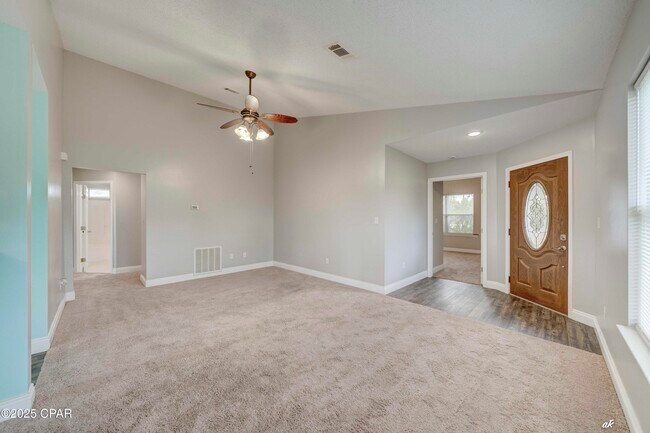 Foto del edificio - 6301 Lake Joanna Cir