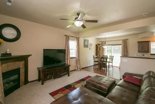 Foto del edificio - 1672 Burr Dr