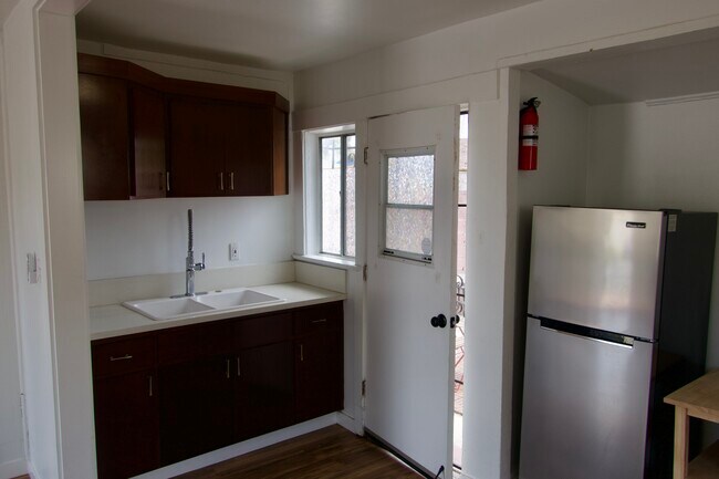 Foto del edificio - 2611 W 36th St
