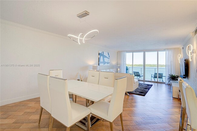 Foto del edificio - 10350 W Bay Harbor Dr