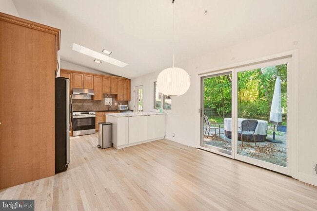 Building Photo - 8400 Thornden Terrace