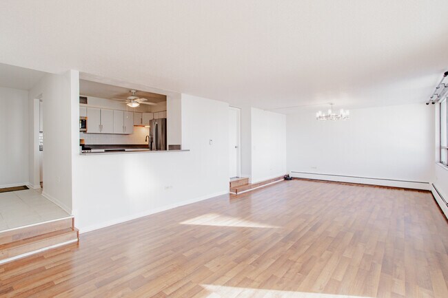 Foto del edificio - 8801 W Golf Rd