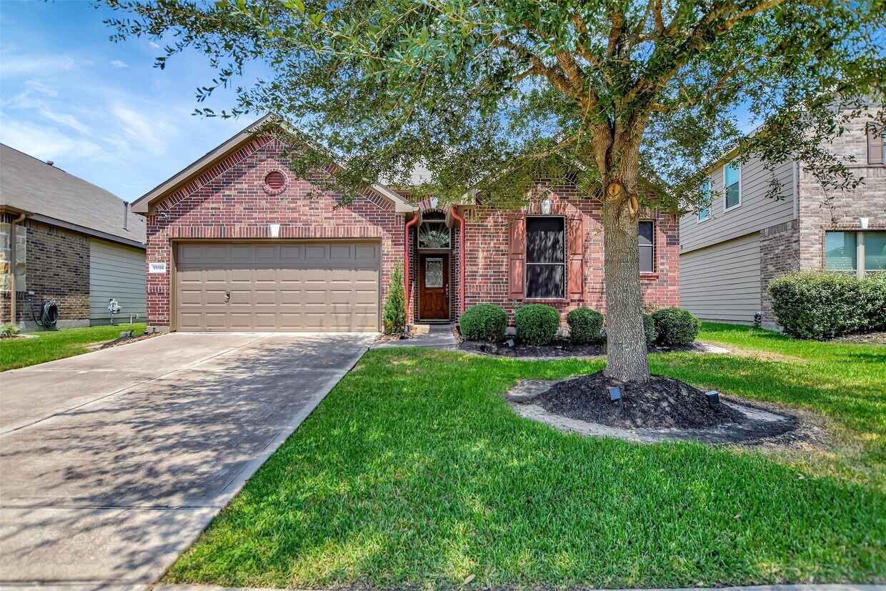 Foto principal - 15314 Monarch Creek Ln
