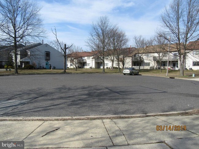 Foto del edificio - 46 Buttonwood Rd