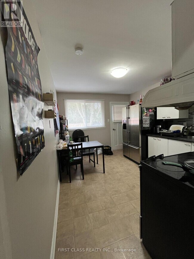 Building Photo - 657 Sevilla Park Pl