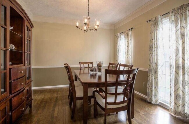 Foto del edificio - Beautiful 4 Bedroom in Blue Valley Schools