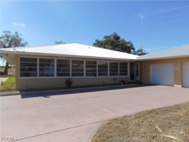 Foto del edificio - 1092 Riverbend Dr