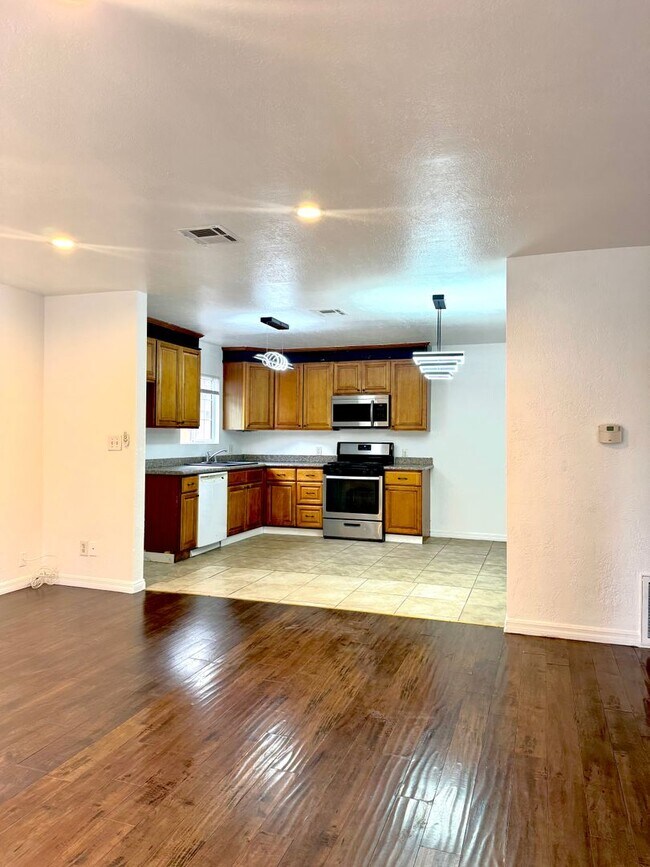 Foto del edificio - 8839 Tilden Ave