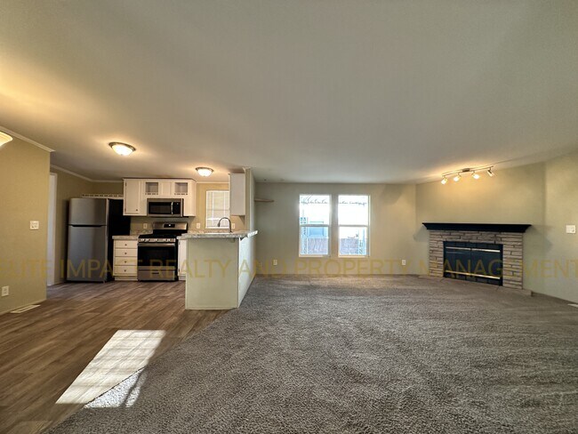 Building Photo - 1664 W Coralbrooke Dr