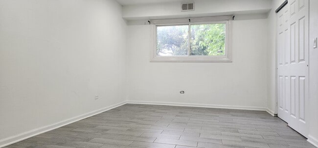 Building Photo - 2300 Beau Monde Ln