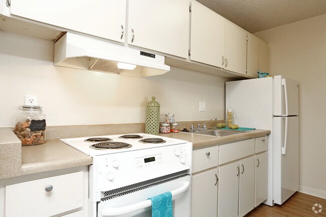 2HAB,1BA-850 ft² - J Street