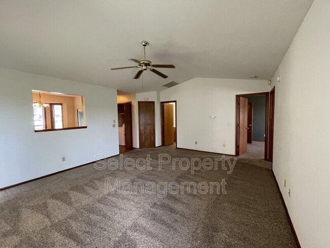 Building Photo - 1502 Flagstone Dr